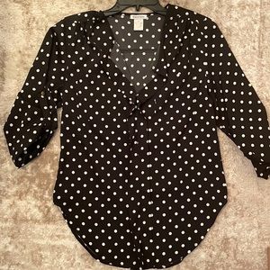 Small polka dot v neck dressy top.